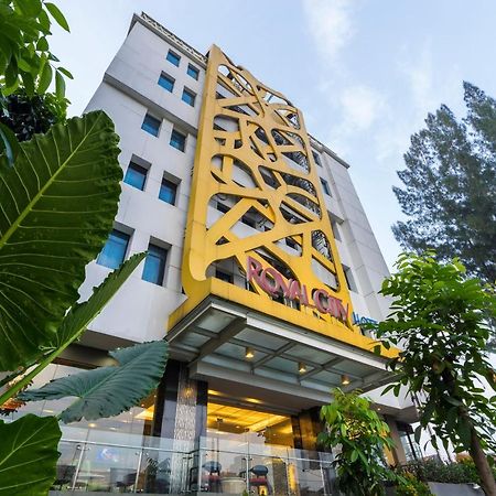 Royal City Hotel Jakarta Exterior photo