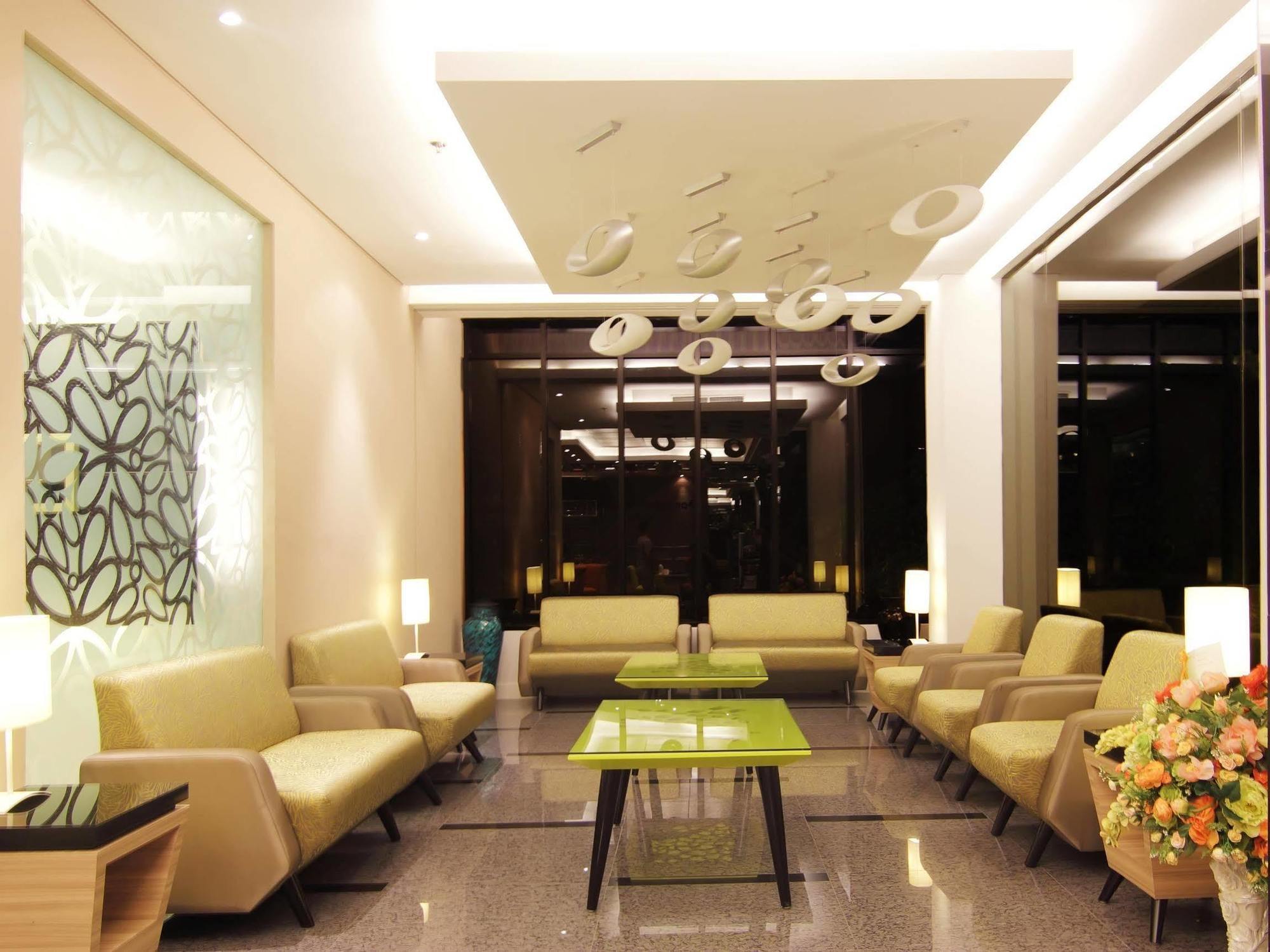 Royal City Hotel Jakarta Exterior photo