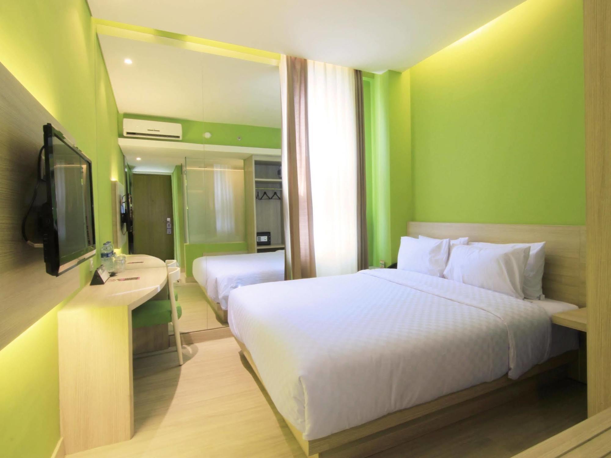 Royal City Hotel Jakarta Exterior photo