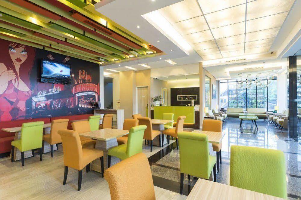 Royal City Hotel Jakarta Exterior photo