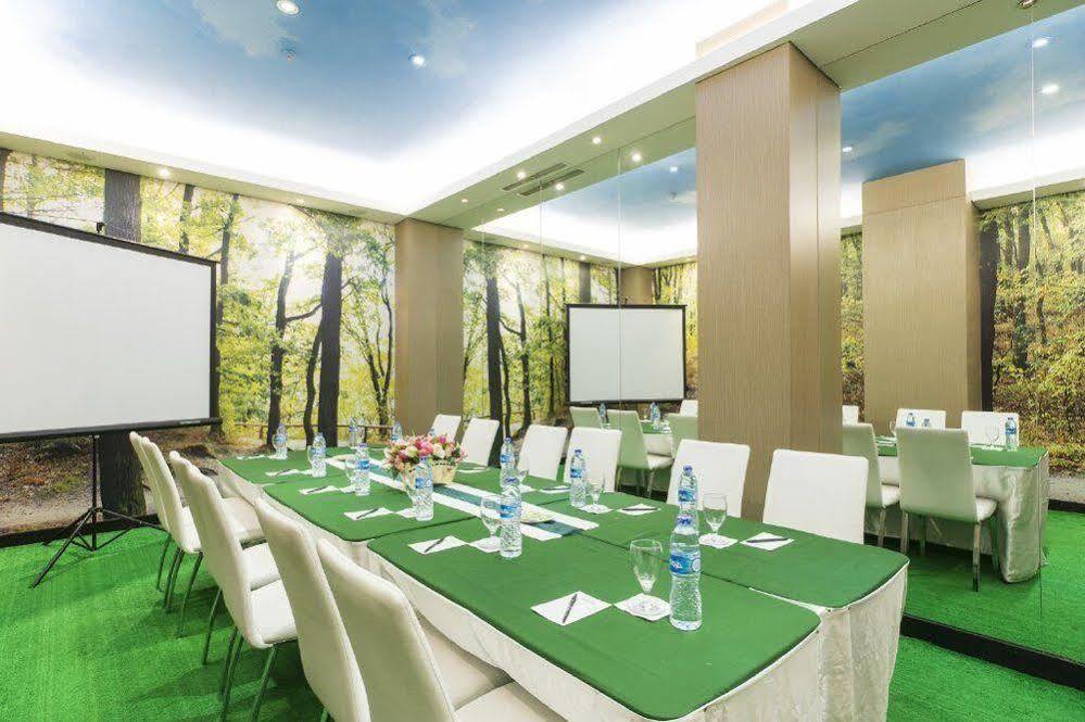 Royal City Hotel Jakarta Exterior photo