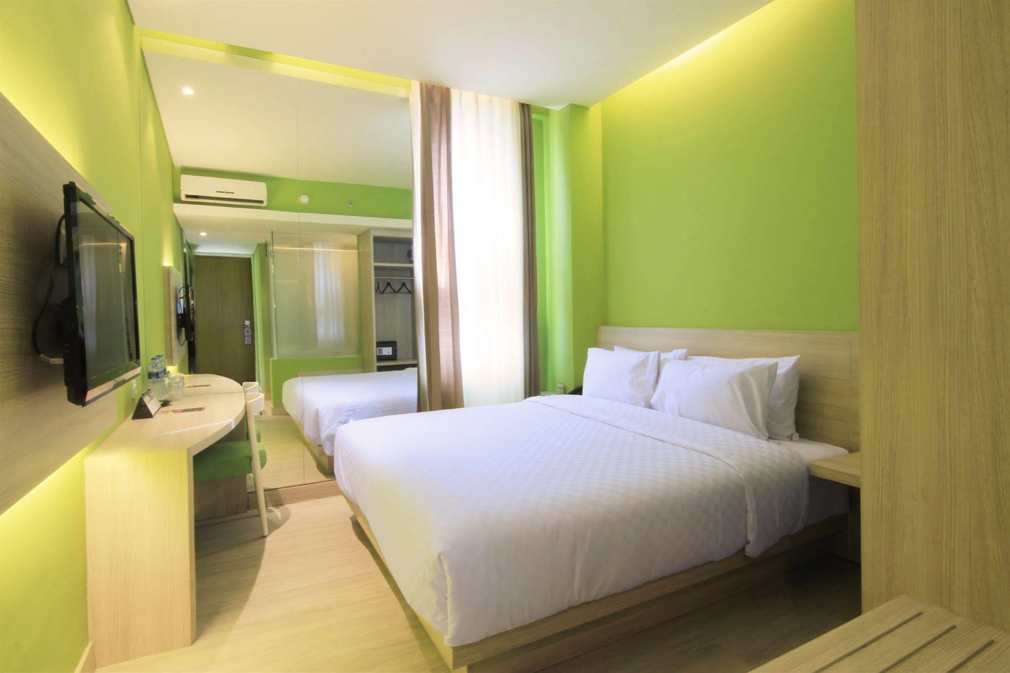 Royal City Hotel Jakarta Exterior photo