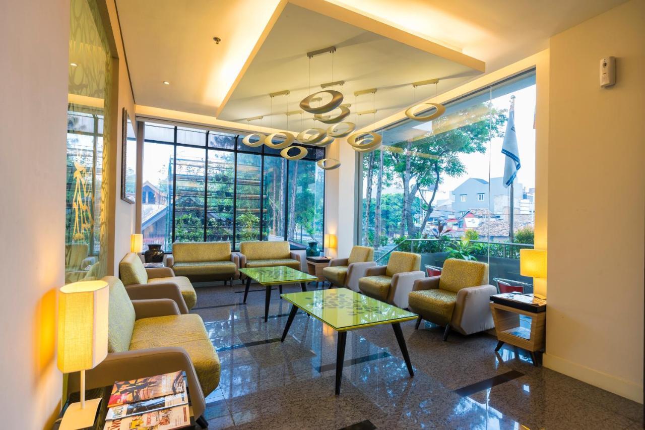 Royal City Hotel Jakarta Exterior photo