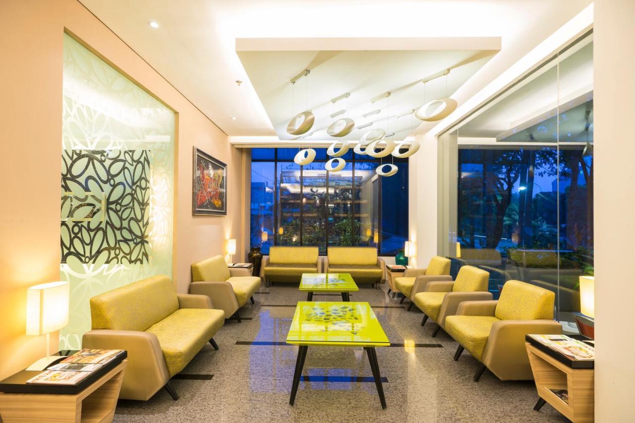 Royal City Hotel Jakarta Exterior photo