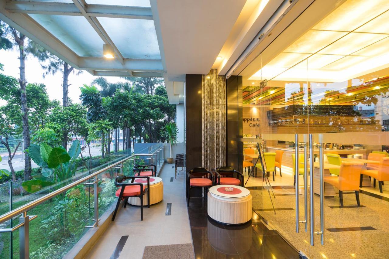 Royal City Hotel Jakarta Exterior photo