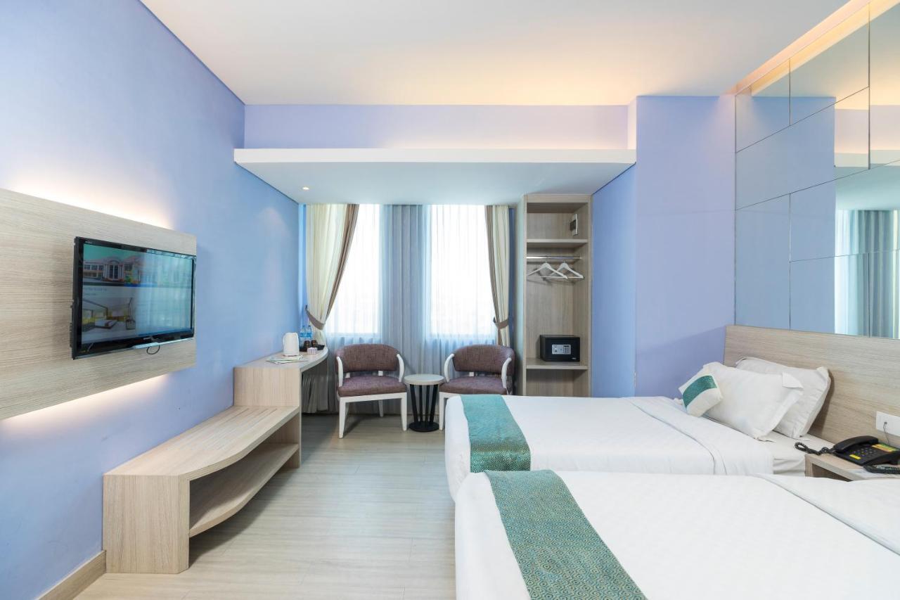 Royal City Hotel Jakarta Exterior photo