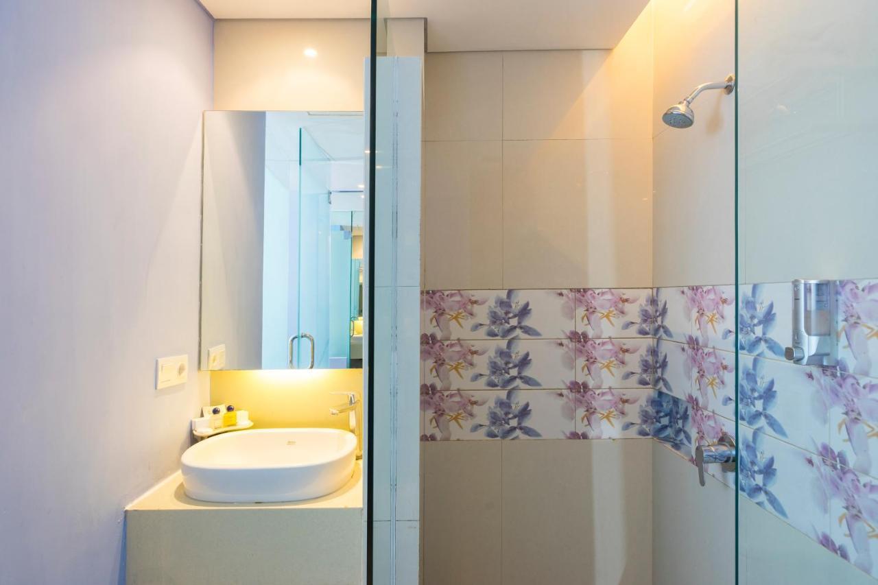 Royal City Hotel Jakarta Exterior photo